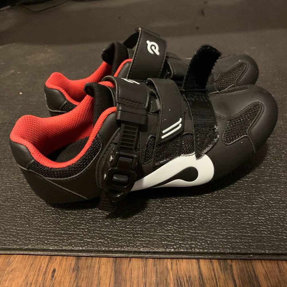 AUTHENTIC EUC PELETON SHOES